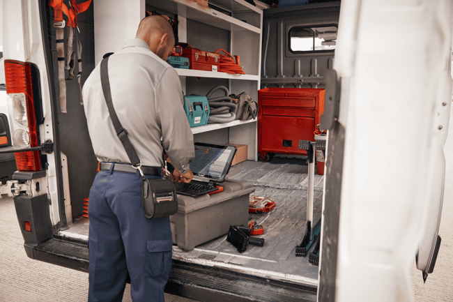field-ops-photography-application-back-of-vehicle-entering-data-et8x-zq511-rfd40.png.imgo