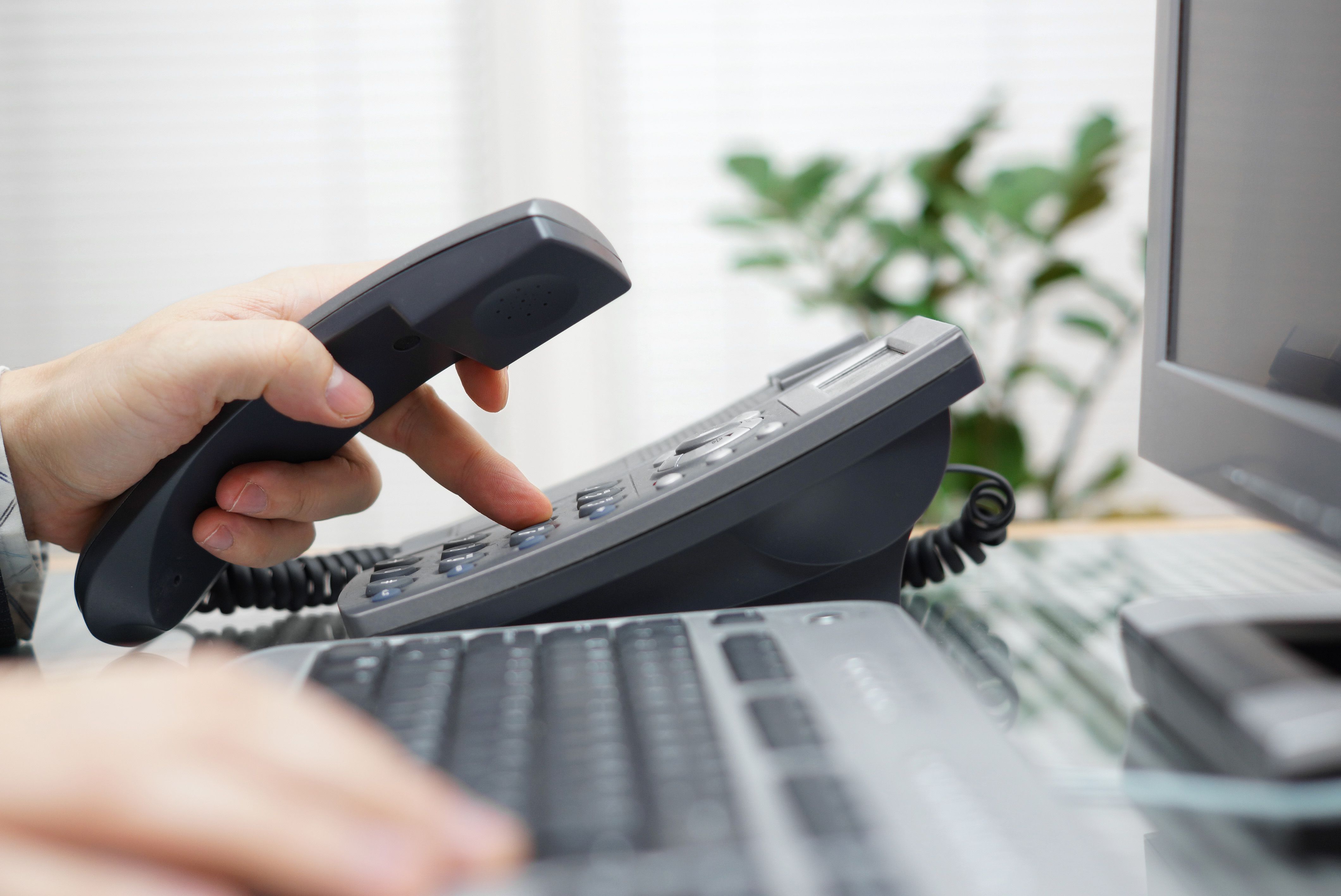 How to Replace Traditional Landlines in Business (Without the High Costs)